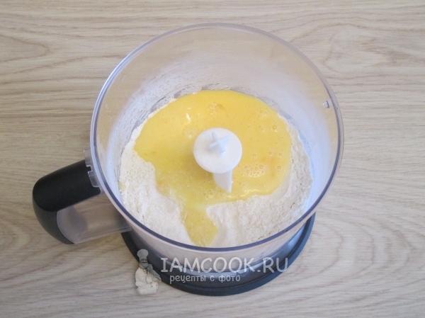 Добавить яйца