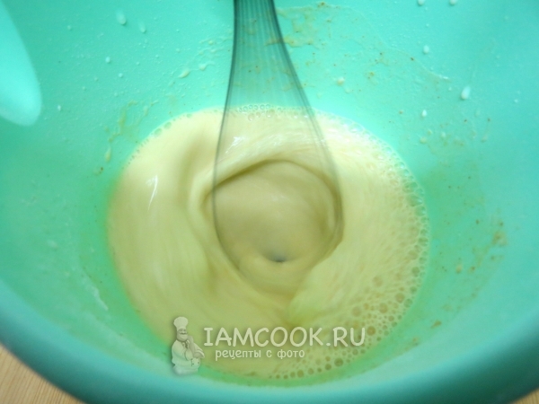Взбить тесто венчиком