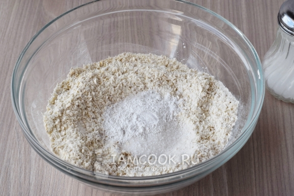 Всыпать сахар и разрыхлитель