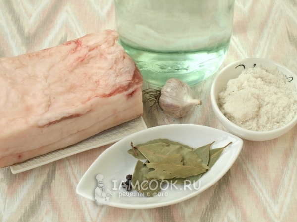 Ингредиенты для сала в рассоле с чесноком в банке в домашних условиях