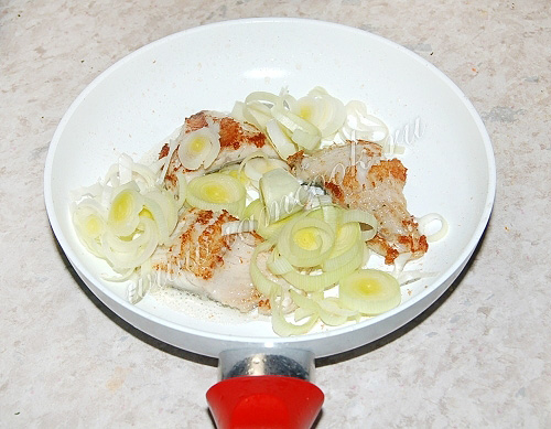 Обжарка рыбного филе с луком