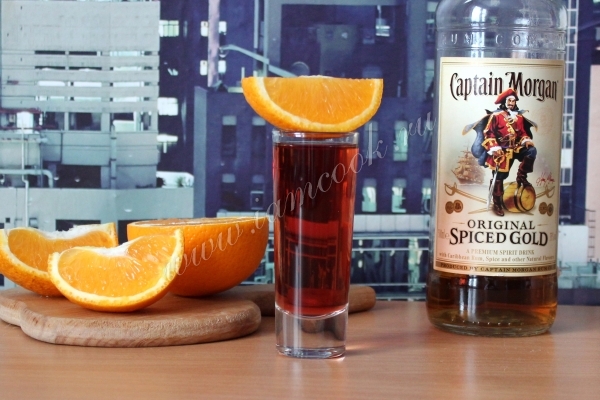 Алкогольный коктейль с вишневым соком