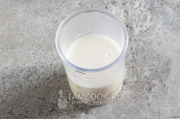 Взбить желатин с растопленным шоколадом