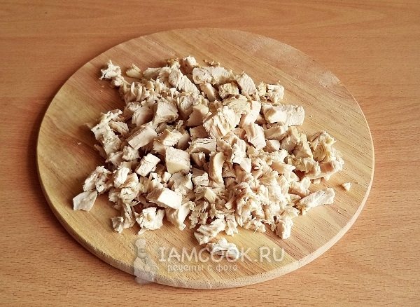 Нарезать куриную грудку