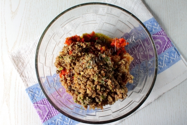 Добавить размолотые грецкие орехи