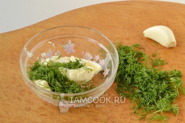 Масло с зеленью и чесноком