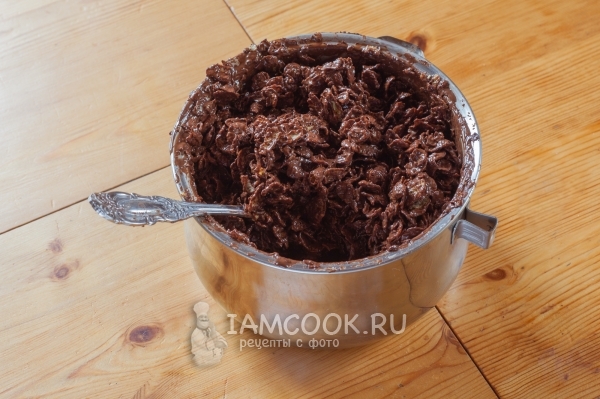 Размешать хлопья с шоколадом