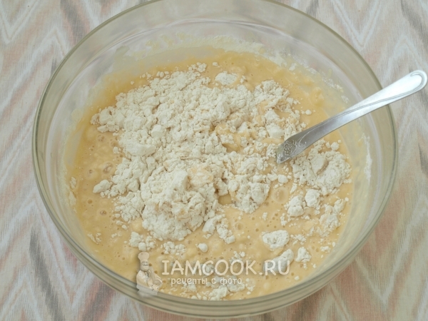 Соединить сухую и жидкую смеси