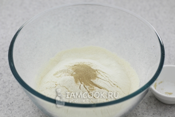 Мука и дрожжи