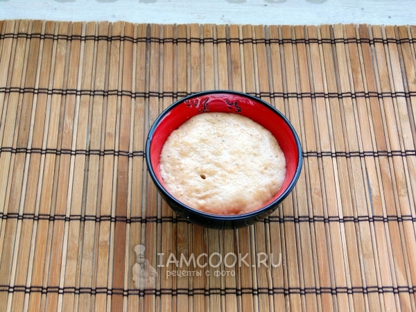 Положить дрожжи