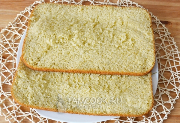 Разрезать корж на две части