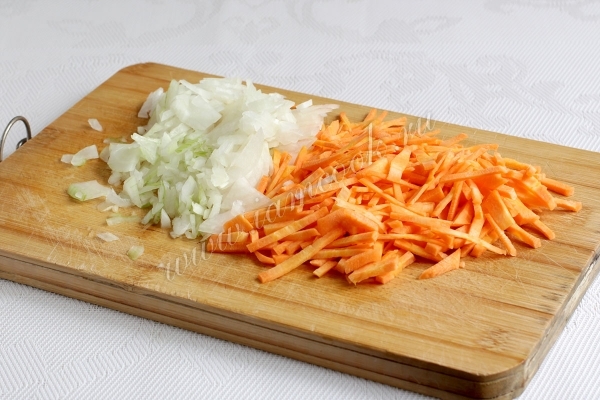 Лук репчатый и морковь