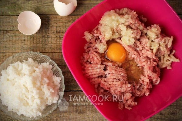 Мясной фарш с яйцом и луком