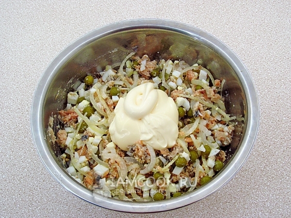 Заправить салат