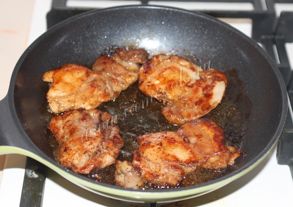 Отбивные из курицы на сковороде