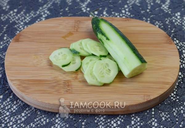 Порезать огурец