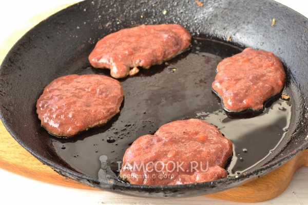 Пожарить оладьи из печени