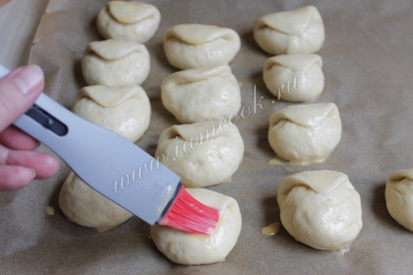 Смазать заготовки