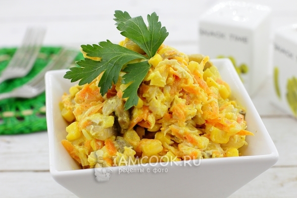 Фото салата с кукурузой и грибами