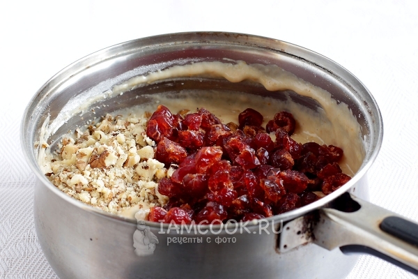 Тесто с орехами и вишней