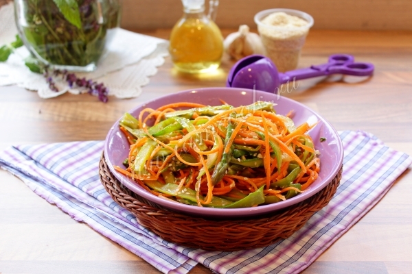 Салат из спаржи с морковью