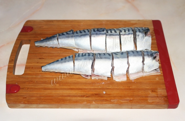разделывание рыбы скумбрии
