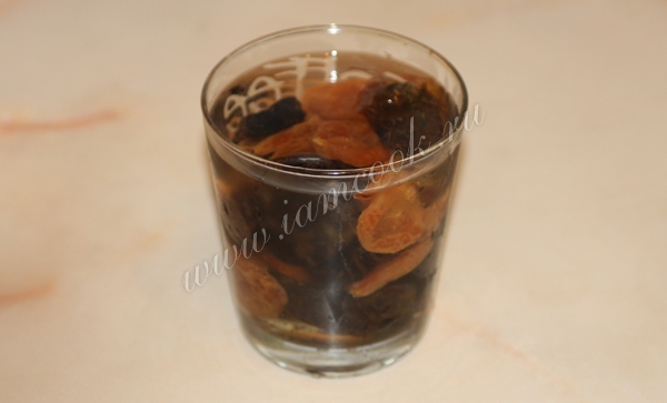 Сухофрукты в воде