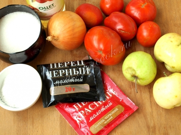 Ингредиенты для томатного соуса с яблоками