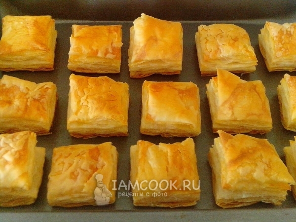 Испечь слойки