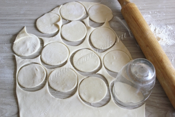 Кружки в традиционном тесте