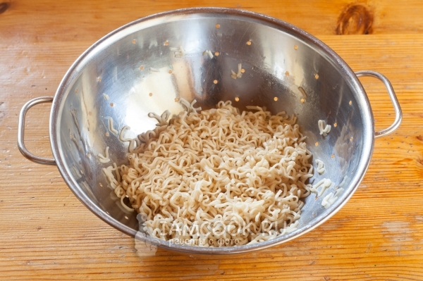 Слить с лапши воду