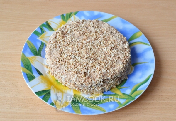 Обсыпать торт крошкой от коржей
