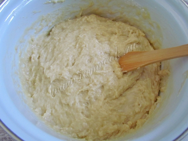 Всыпать муку в тесто