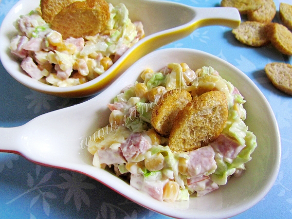 Рецепт салата из пекинской капусты с сухариками