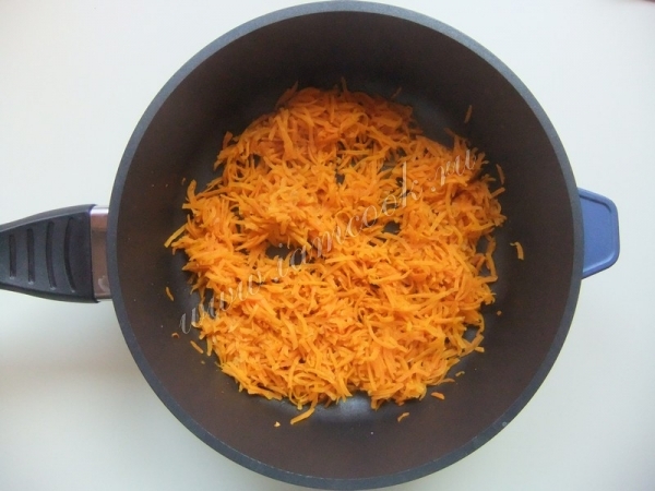 Морковь тушеная с чесноком