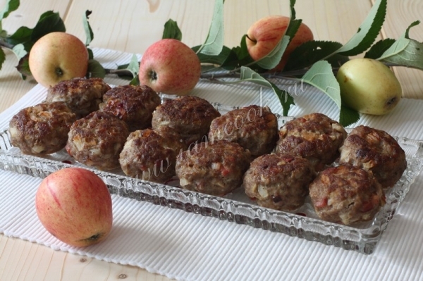Фото котлет с яблоком и салом
