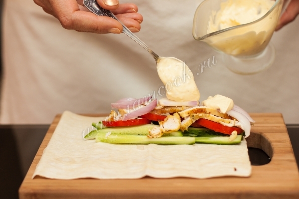 Заворачиваем шаурму (донер кебаб)