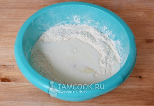 Влить кефир