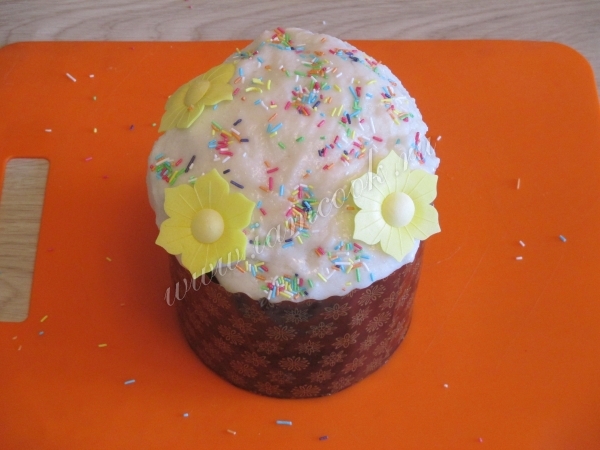 Кулич под сахарной глазурью