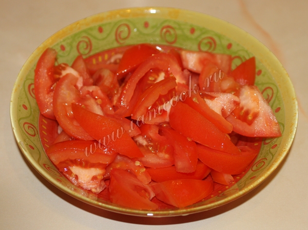 Помидоры нарезанные дольками