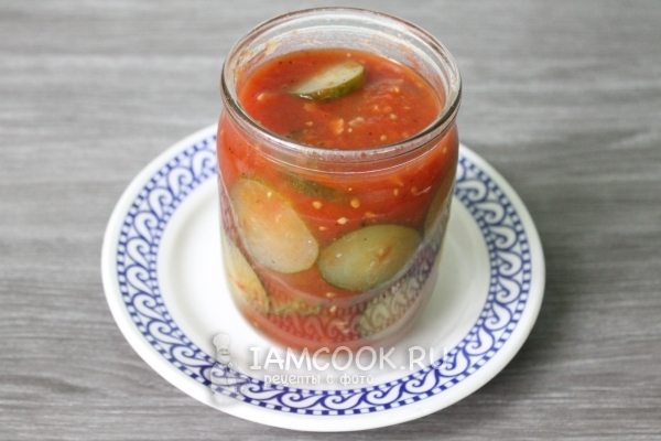 Уложить салат в банку