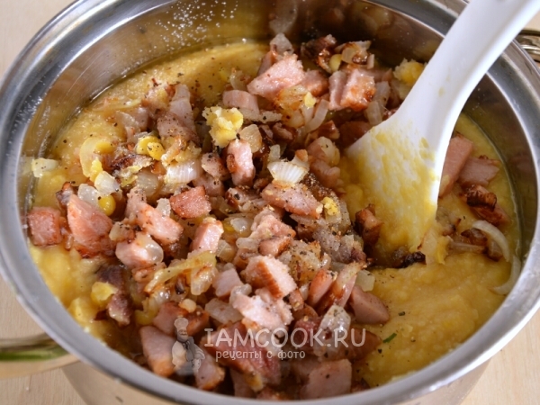 Добавить мясо с луком