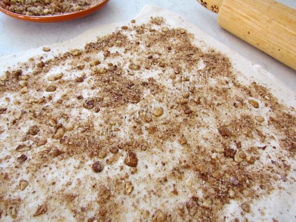 Слоеное тесто с орехами