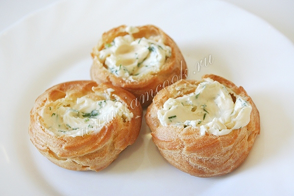 Вкусные профитроли к праздничному столу