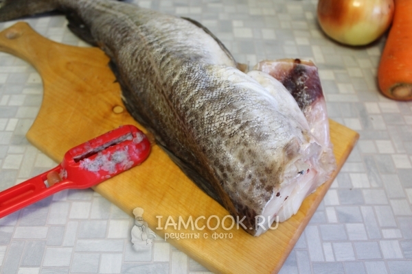 Почистить и помыть треску