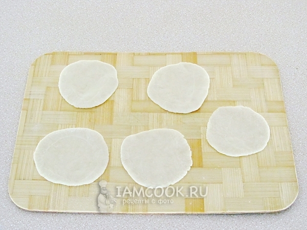 Раскатать в кружочки