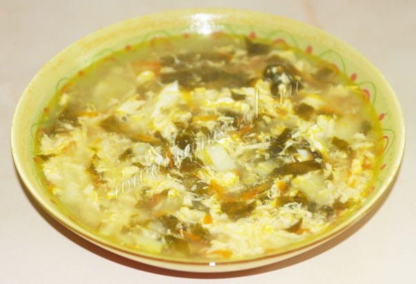 фотография щавелевого супа в тарелке