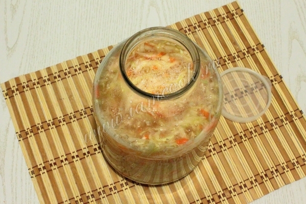 Протыкать капусту регулярно