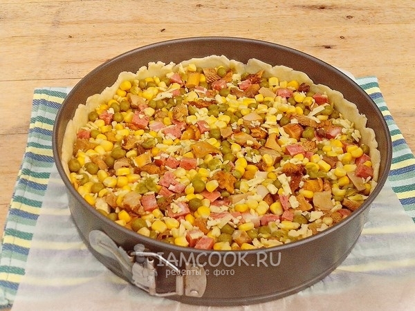 Уложить начинку на тесто