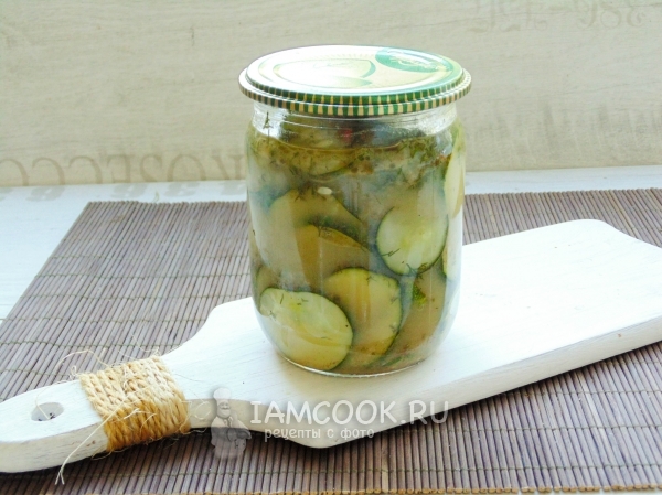 Переложить салат в банку